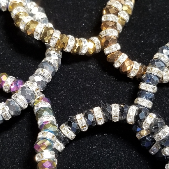 A rhinestone beaded bracelet - Picture 2 of 6